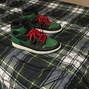 Jordan Athletic Shoes in Green and Red